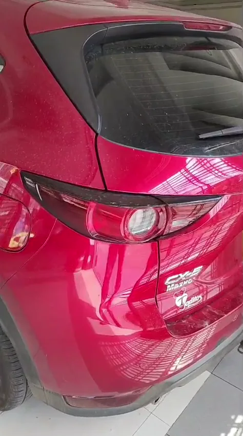 Mazda CX-5 rojo recibido por ruido en el tren delantero en Ecofrenos Cali.